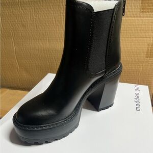 Madden Girl KRISSY Black Chelsea Chunky Boots Women (SIZE) Faux Leather Bootie